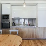 3-Rooms Apartment With Balcony By The Oldtown